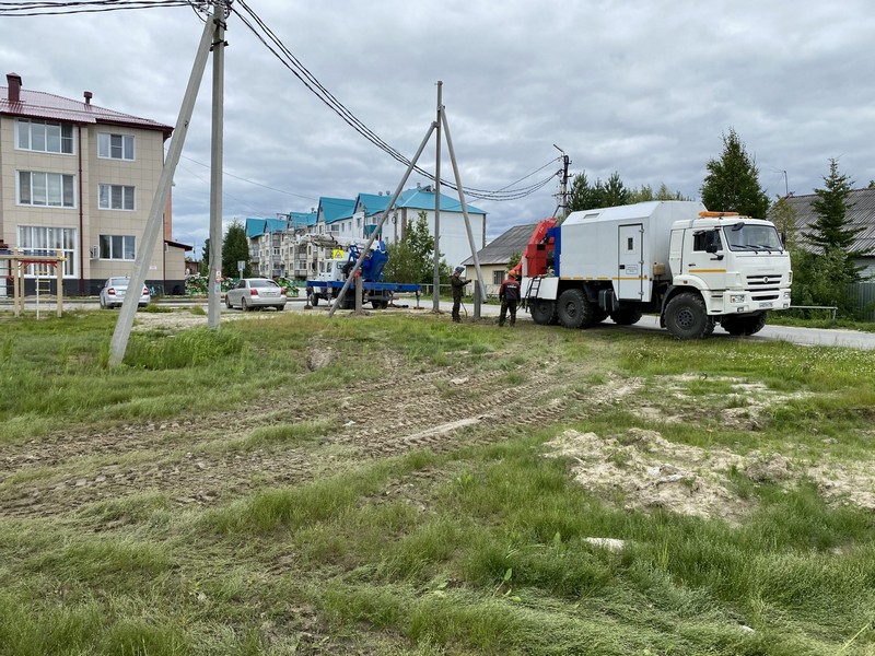 Работы по ремонту электросетей в Сентябрьском продолжаются!.